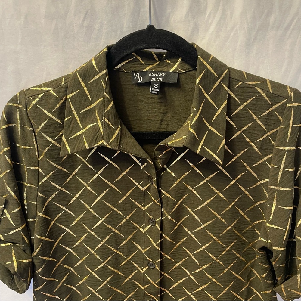 Corporate Metallic Geometric Short Sleeve Cuffed Button Front Shirt Small Office - Picture 4 of 16